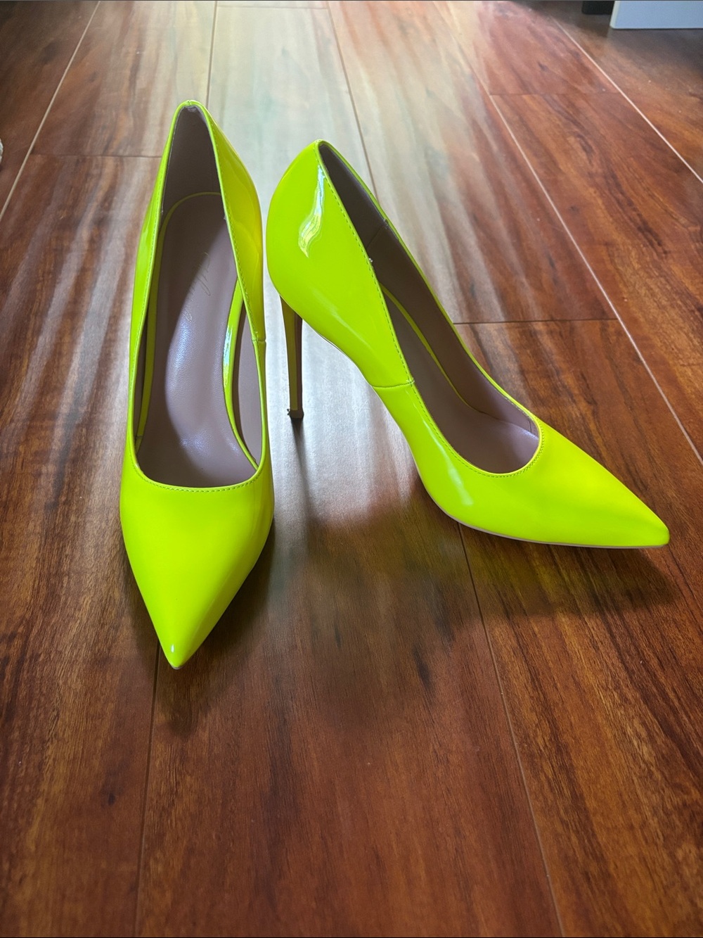 Neon Yellow Patent Pointed-Toe Stiletto Pumps- sz 9.5